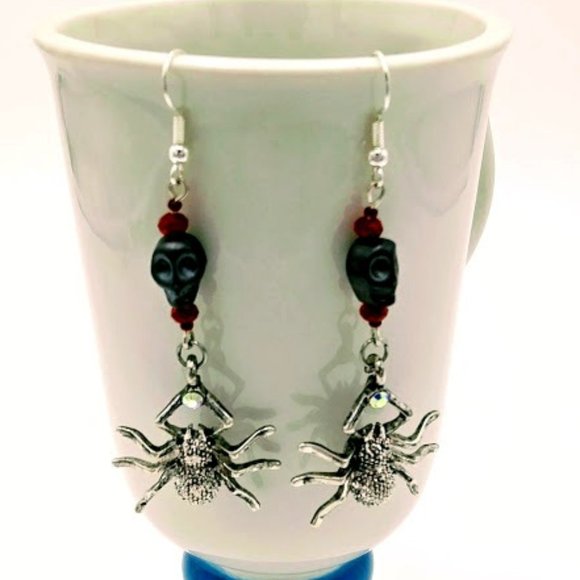 * SPIDER & SKULL EARRINGS* GOTHIC STYLE*HALLOWEEN*HAND CRAFTED - Picture 1 of 3